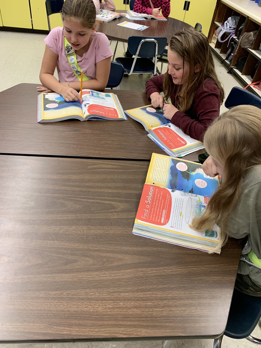 nicolephelps22's tweet photo. Ss reinforce a #StudyIsland lesson on Mixtures and Solutions through partner work in #FloridaScience
These #fifthsters love Science! π©πΌβπ¬π¬π‘ #educatinghornets https://t.co/RasBMziRoq