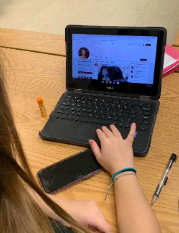 DanielCommaR's tweet photo. DIGITAL DAY! Group E learning the ropes of Twitter and finding celebrity endorsements on social media because selling is EVERYWHERE! #CCSDLD19 #CCSignite https://t.co/qOqa80SXVT