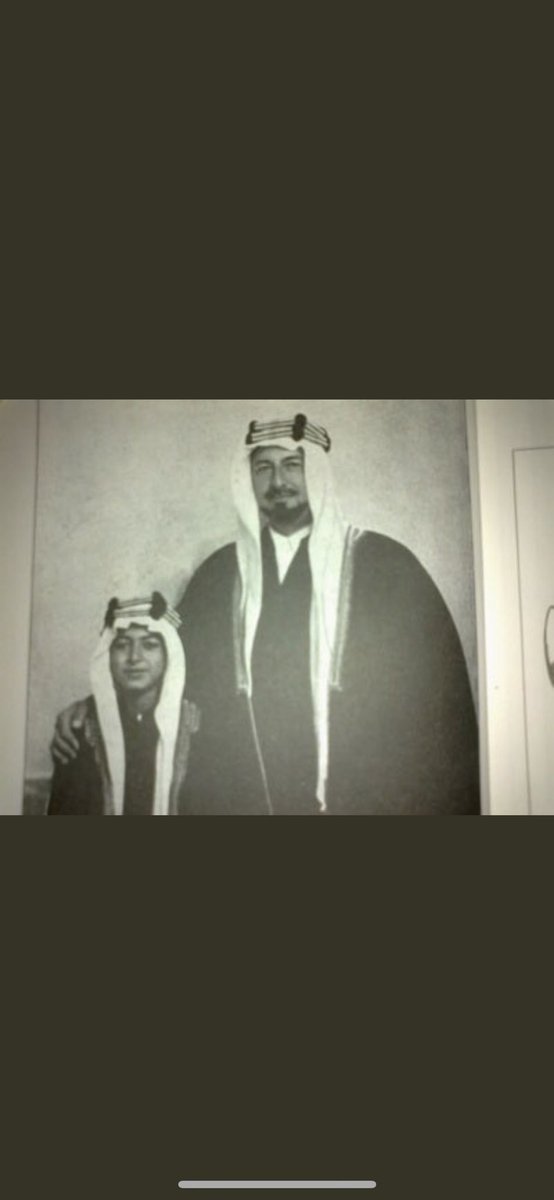 FAHAD__ALJARBA's tweet photo. من قصائد عبيد بن شريعيب
بالشيـخ عجيل الياور :
.
ابطى علينا بغيبته ضاري الهيش
عزالله قلبي مايتونس بلياه
هو العقاب الصيرمي ادهم الريش
شيوخ الجزيره حطهم حدر ماطاه
عسى اخو جوزا دايم الراس ويعيش
هو طير شلوى معجبن فعل يمناه
قلته غلا ماهو على كيس بقشيش
الله كريمن سارحن بي بلياه
. https://t.co/GqsVr0eA4l