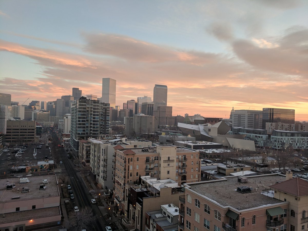 robertlega's tweet image. Foggy Wednesday into golden Thursday #Colorado #Denver @DowntownDenver