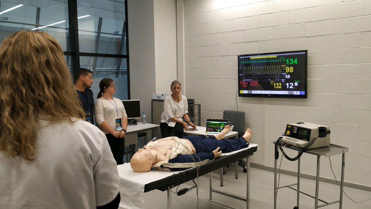 simulacioURV's tweet photo. Avui, al #CFISJMMC, estem fent el IX Taller Teóric-Pràctic "Implicació dels Metges i Infermeria d'Urgències en la Donació d'Òrgans i Teixits" @SoCMUE #ONT #OCATT #CATSALUT https://t.co/EyvgGu2Y4k