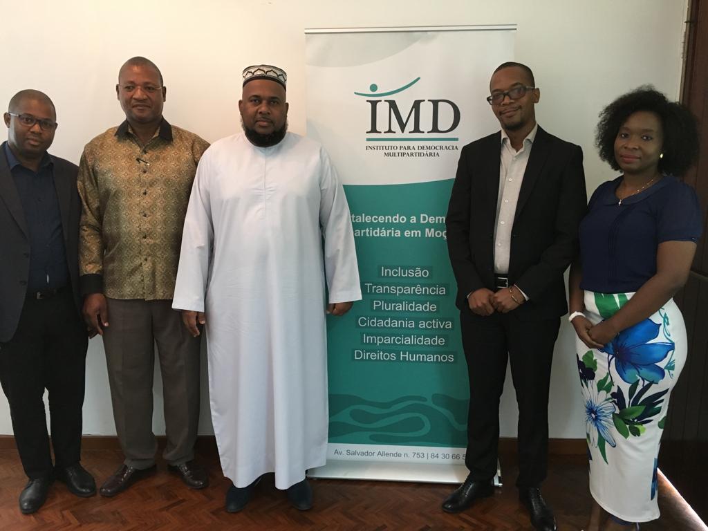 ImdPara's tweet photo. “Observadores eleitorais devem trabalhar em coordenação” - Abdul Carimo Sau, Presidente da CNE, durante a visita realizada ao IMD esta semana.
Mais detalhes em: https://t.co/palwdl54AG https://t.co/xYuS8L6D22