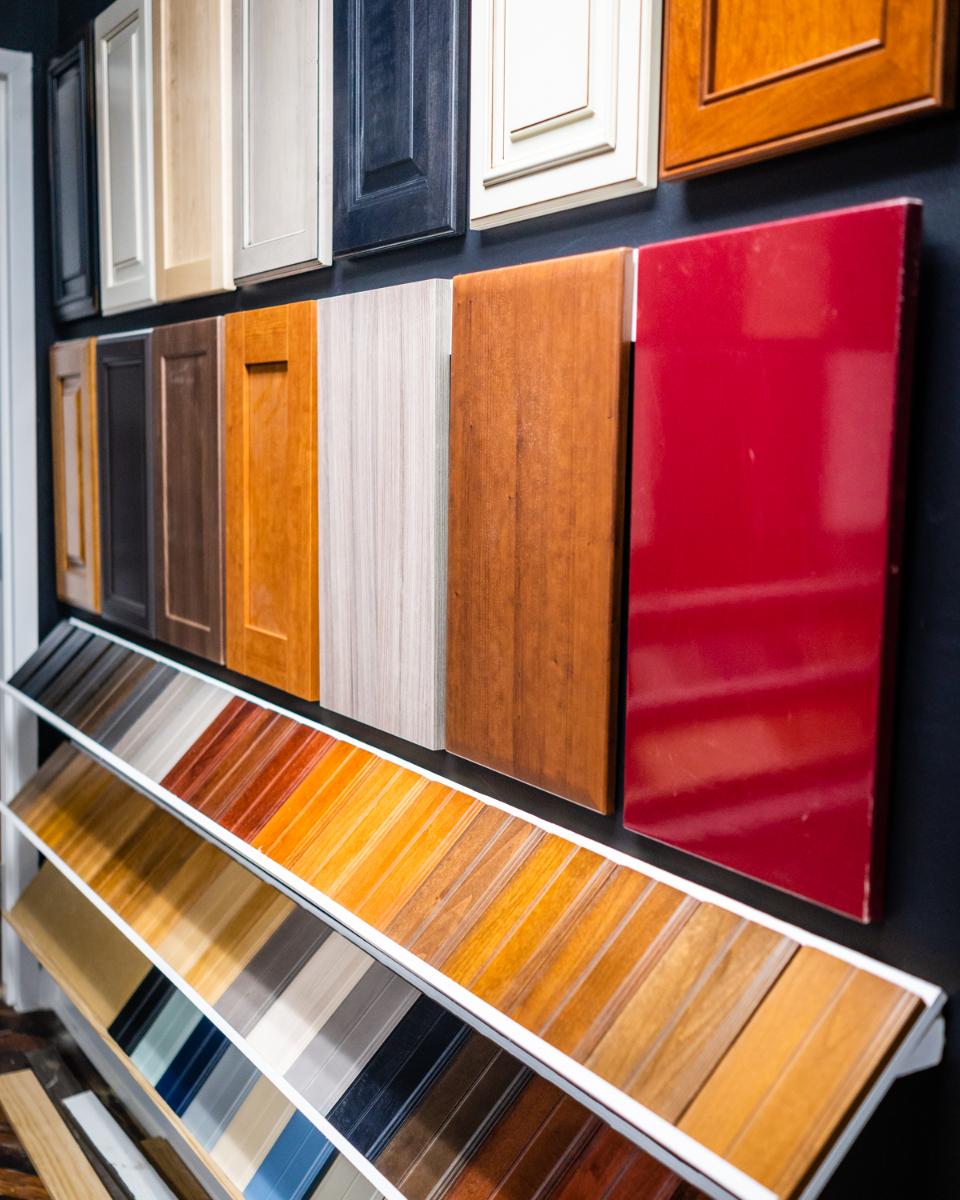 Not sure what to choose? With a variety of cabinet styles, materials, and colors, it can be hard to chose only one.