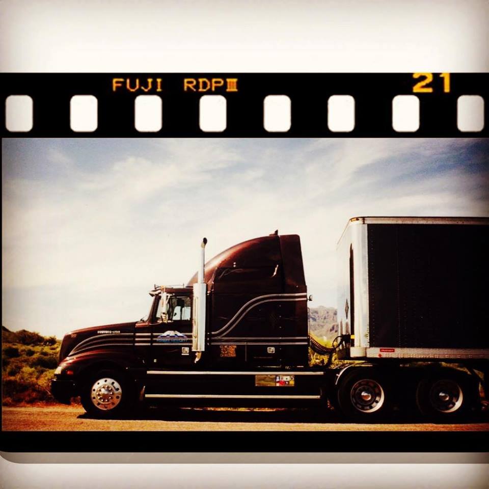 ForbesHewlett's tweet photo. Have you any dreams you’d like to sell?🎵🎵
#forbeshewlett #earnmorewithforbes #trucking #trucker #truckerlife #truckinglife #keepontruckin #throwbackthursday #tbt #throwback #nicetruck #truckporn   #thankatrucker #puttingstyleineverymile #stylinandprofilin #dreams #fleetwoodmac https://t.co/S8n583jKRn