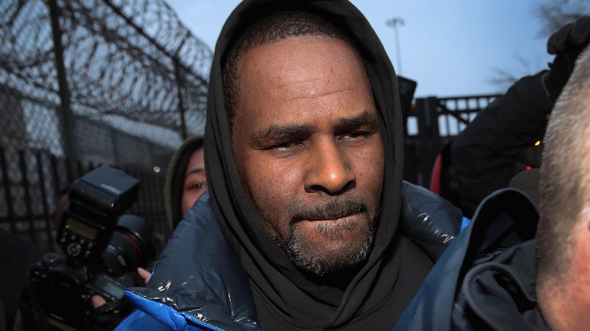 Yelp Drama Ensues After Restaurant Owner Posts R. Kelly's Bail dlvr.it/QztcBD