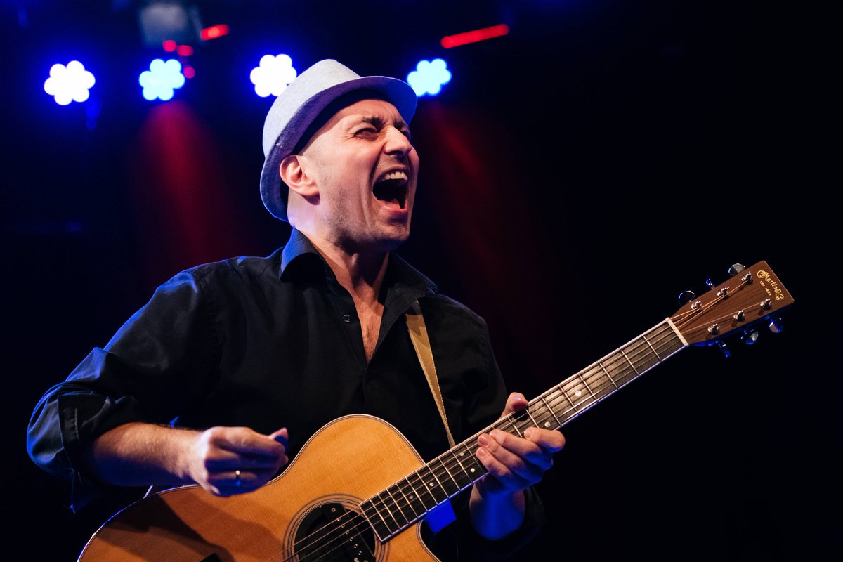 TomLumen's tweet image. Having the best time at the Vienna Fingerstyle Festival.  ❤️🎸