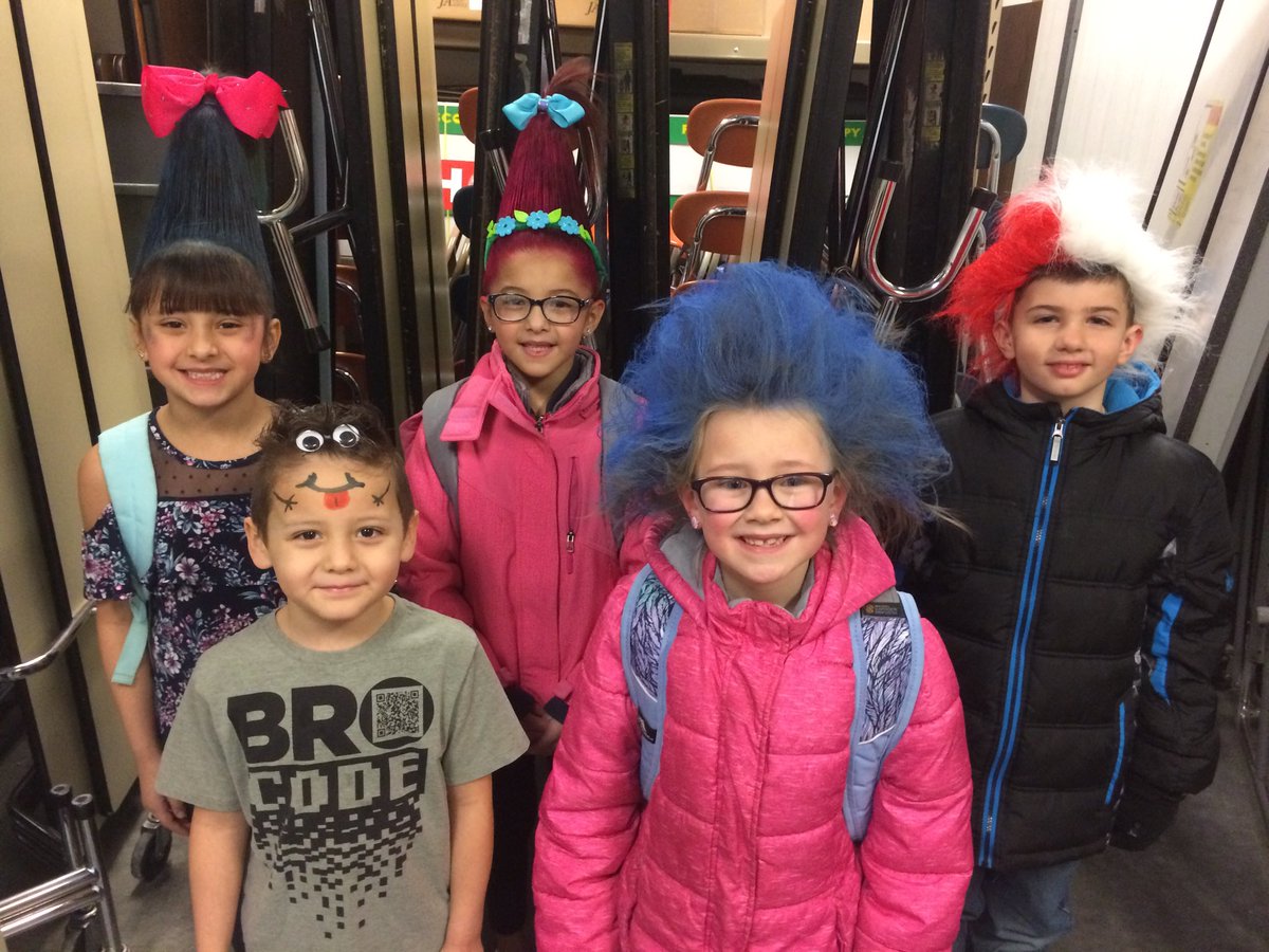WPelementary's tweet photo. Loving Read Across America week and Dr. Seuss ⁦@WPelementary⁩ #NPSPanthers https://t.co/aJ9O8SmcoT