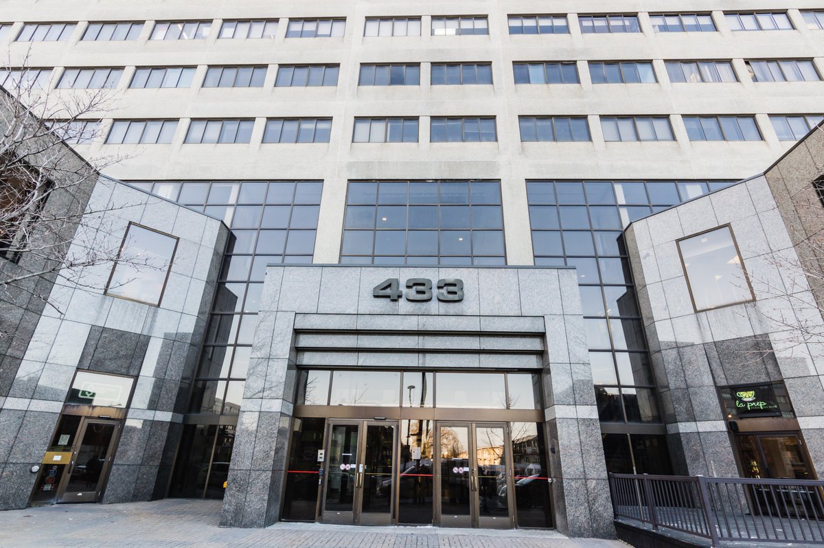 PropsHs's tweet photo. The main entrance of 433 Chabanel https://t.co/cgQcYKyqqb