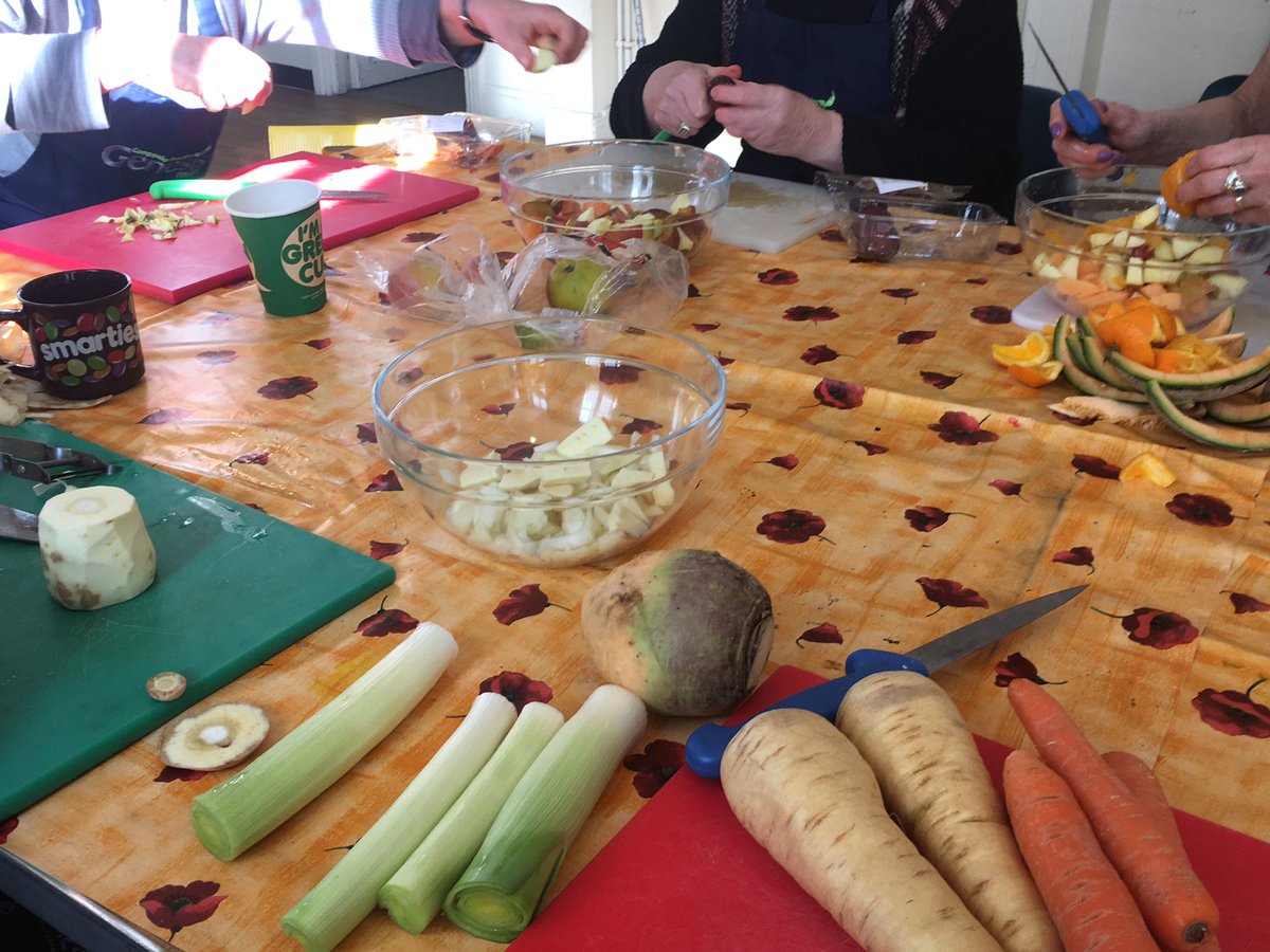 Latest cookery course, fully subscribed. We made a delicious soup and bread for our lunch yesterday, great community vibe <a href="/GenesisBathLS/">Lifeskills</a> @TheGenesisTrust @BathMind <a href="/FFTBanes/">Food for Thought</a>