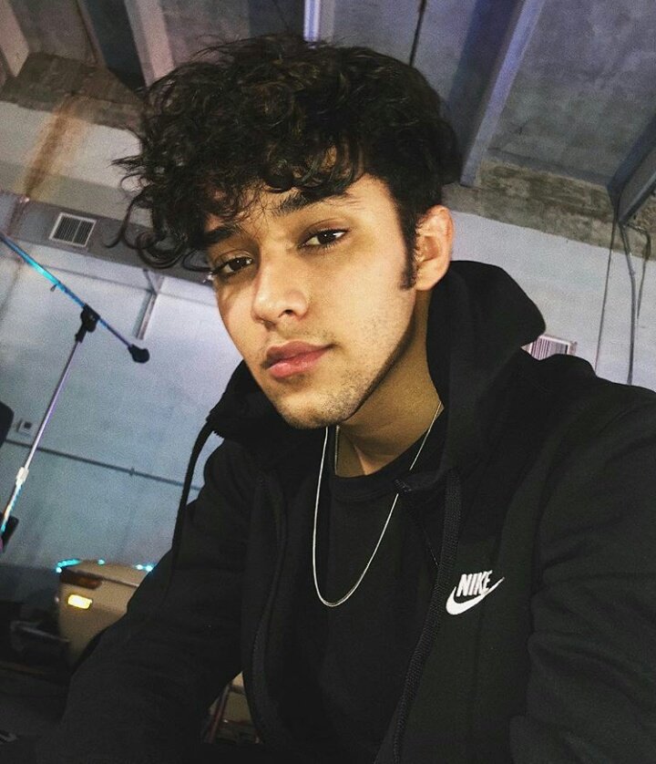 itwasmaroonm's tweet photo. @itsjoelpimentel feliz cumpleaños mi amor, te amo con todo lo que soy ❤ https://t.co/q3q7CuoCit