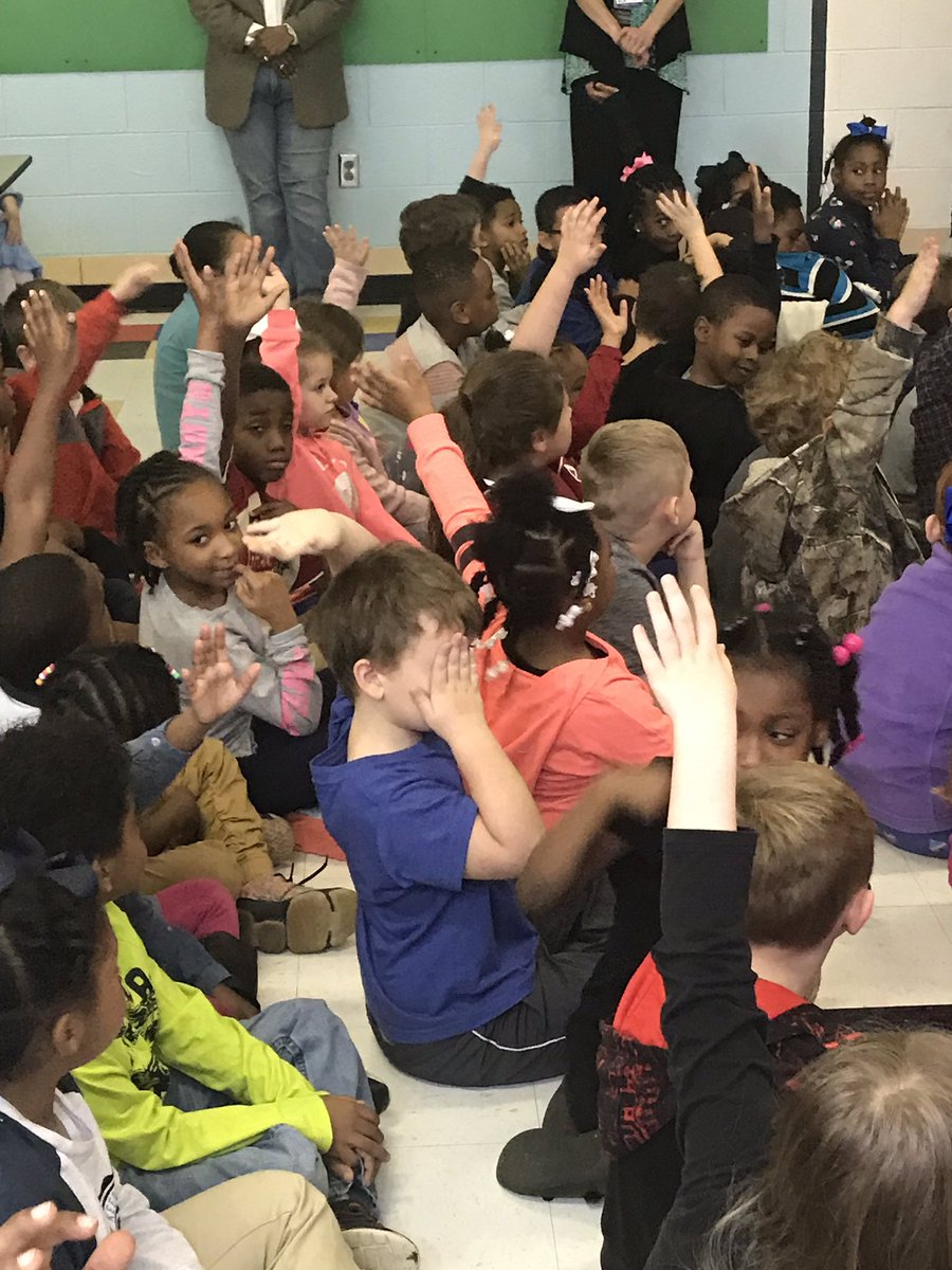 mrsmorris_lrs's tweet photo. We were excited to have Ms. Erin from @TeamSpaceCam1 come visit us today @cburgelem Thank you for the GREAT presentation, and hopefully you have encouraged some of our students to pursue their goal and become an engineer. @TcboeE @TCBOE #CESTigerCub https://t.co/mPBS3N43jl