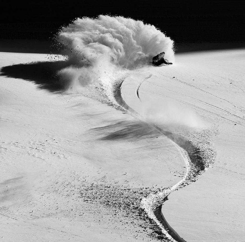 Laying down fresh tracks in the Eastern Sierras.
Photo: <a href="/jonessnowboards/">Jones Snowboards</a>