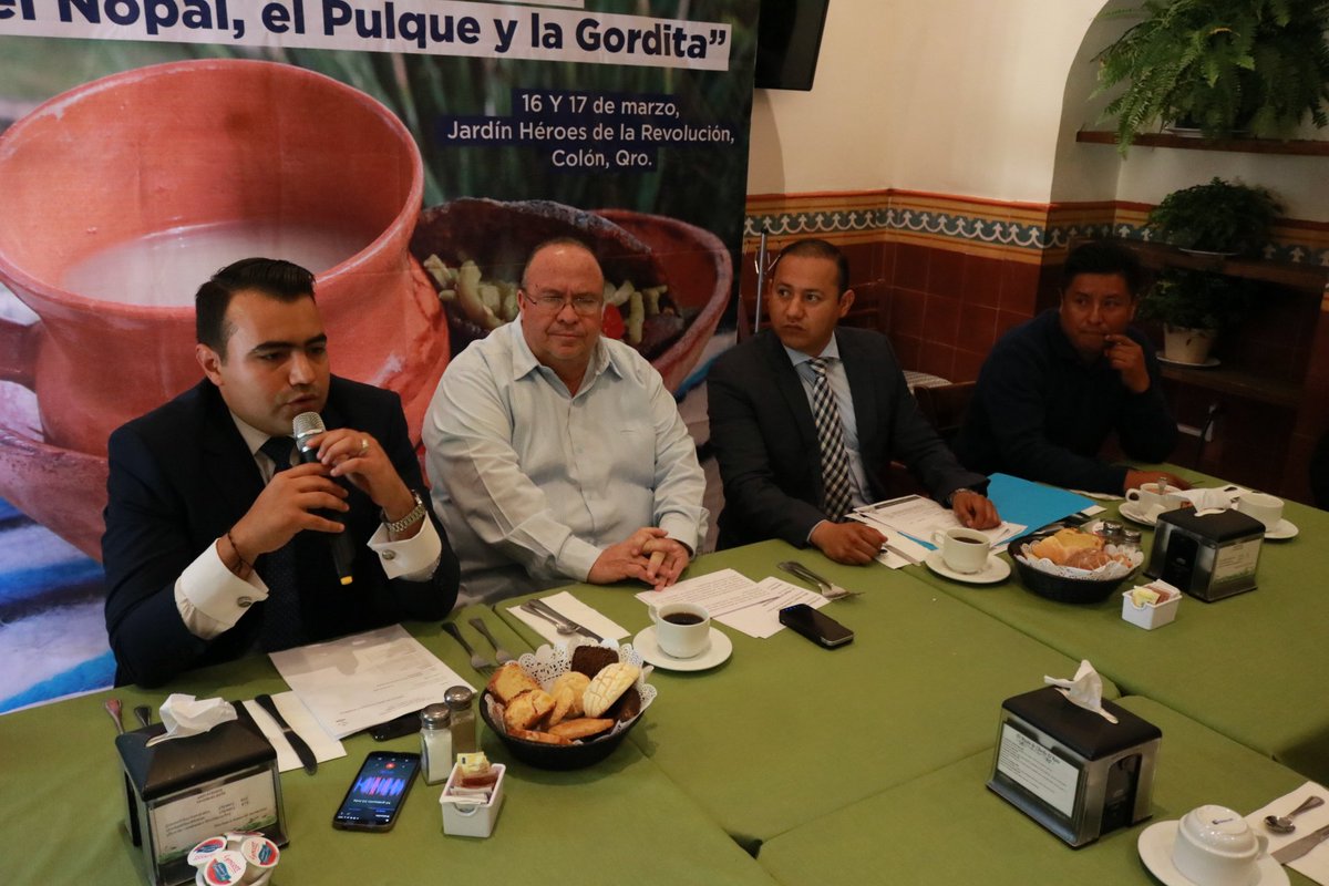 Hugo_BurgosG's tweet photo. Junto con el Presidente Municipal de Colón, @JAlejandroOchoa, anunciamos el Festival del Nopal, el Pulque y la Gordita, que se llevará a cabo el 16 y 17 de marzo en la plaza principal de la cabecera municipal. Gastronomía, productos artesanales y presentaciones artísticas. https://t.co/gOD6TORWvp