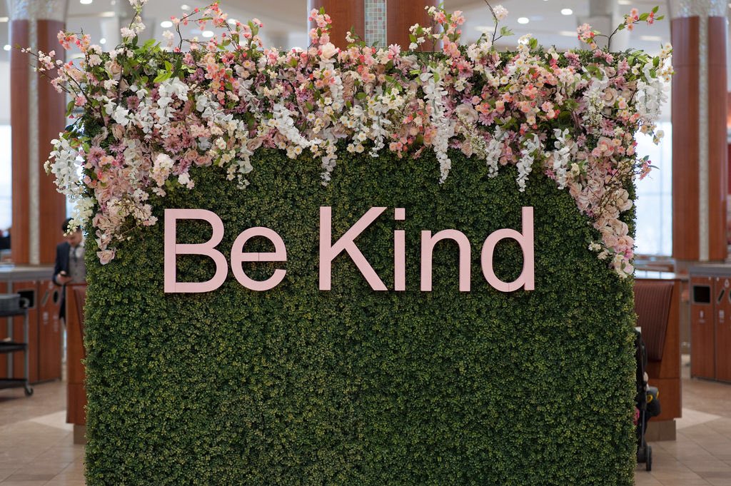 MapleviewCentre's tweet photo. Spread Kindness. Stop Bullying.
Kindness is always in style, share your photo with #MPVKind to spread positivity. For every photo shared, Mapleview will donate $1 to @ROCKreachout.
#mapleviewstyle #wearpink #antibullying #burlont https://t.co/Ovm8NQDJcM