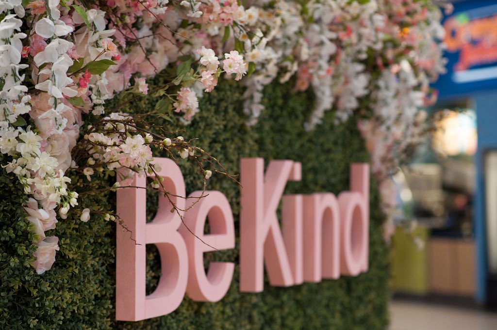 MapleviewCentre's tweet photo. Spread Kindness. Stop Bullying.
Kindness is always in style, share your photo with #MPVKind to spread positivity. For every photo shared, Mapleview will donate $1 to @ROCKreachout.
#mapleviewstyle #wearpink #antibullying #burlont https://t.co/Ovm8NQDJcM