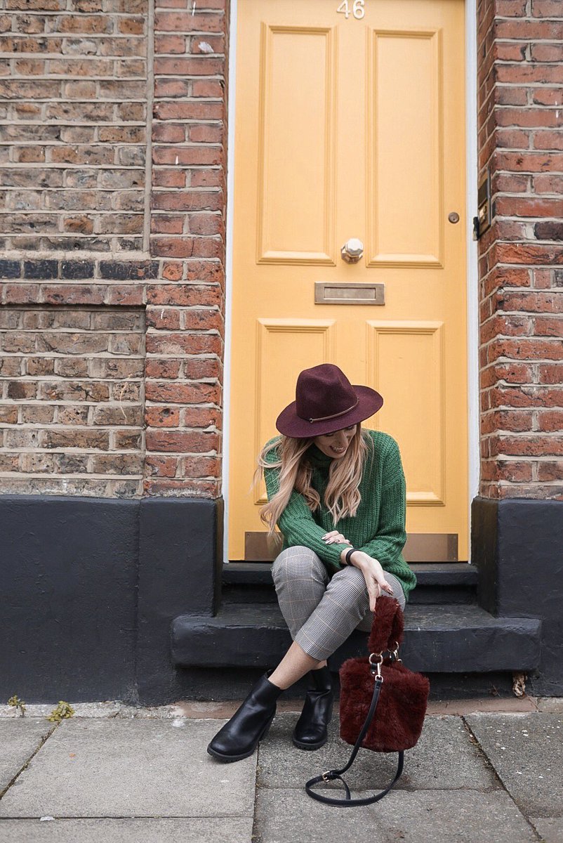 Fancy going self hosted - here’s the lowdown on how to do it! Feat Wordpress &amp; Pipdig 💫

<a href="/WordPress/">WordPress</a> <a href="/pipdig/">pipdig</a> 

@FemaleBloggerRT <a href="/UKBlog_RT/">UK Blogger RT</a> #thebloggercrowd 
<a href="/UKBloggers1/">UK Bloggers</a> <a href="/LovingBlogs/">Loving Blogs</a> #BloggersTribe <a href="/BBlogRT/">BBlog RT</a> @Bloggeration_ <a href="/theclique_uk/">#theclqrt for retweets</a>  #bloggerssparkle 

behindthefalselashes.com/the-beginners-…