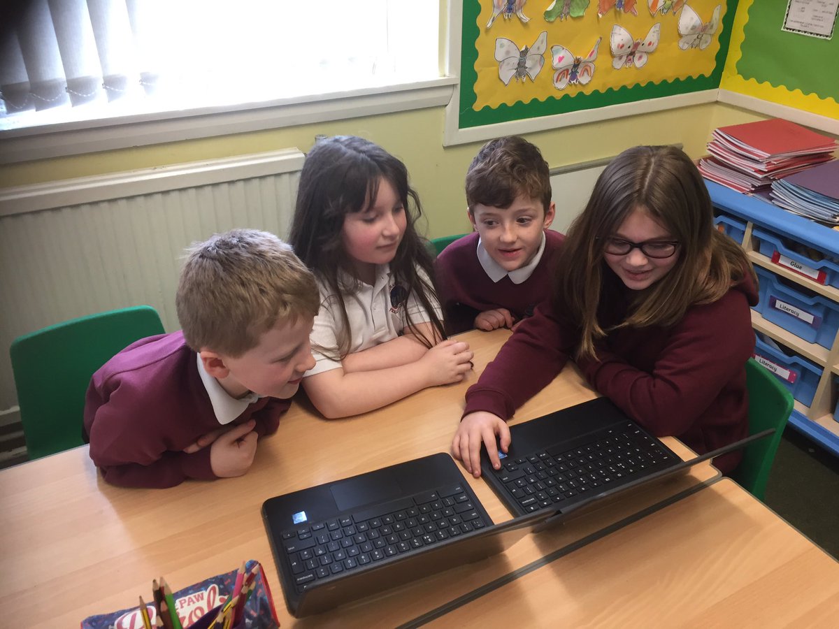 Mr_D_Mack's tweet photo. P3 and P5 @DrakiesPS have been working hard creating Google Slides presentations together. This week they had the opportunity to share their learning with each other and give each other feedback. #workingtogetherlearningtogether https://t.co/YgnnysRF0r
