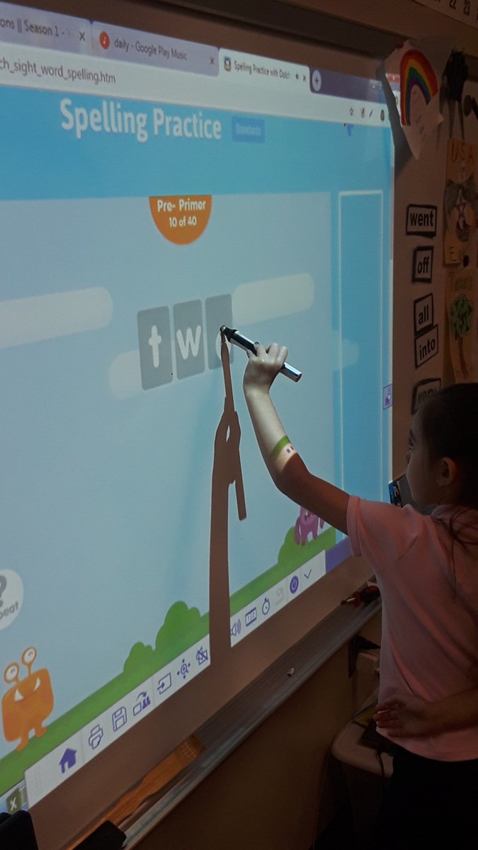 Nnntx's tweet photo. The sun did not shine. It was too wet to play. So we had to stay inside for Digital Learning Day. #cvisd #Hamblen #DigitalLearningDay #DLDayCISD #kindergarten https://t.co/KikGDX61NF