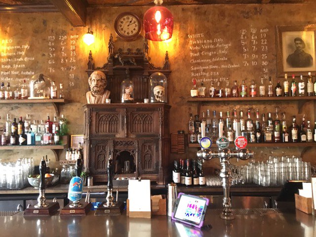 ZonalTrainingUK's tweet photo. The Old Queen's Head are increasing their knight service with their new iServes. Pop in and see for yourself @oldqueenshead #zonaltraining https://t.co/ghuGy1rDUR