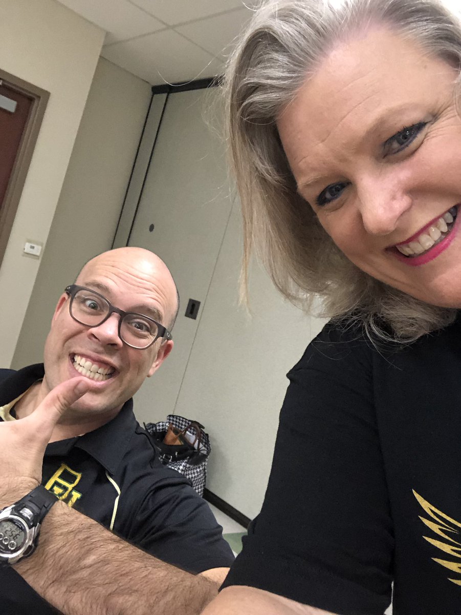 DianaHaleIC's tweet photo. HCISD writing and social studies teachers are getting ready to Rock the STAAR with Lead4ward #hcisd @lead4ward @HCISDCurriculum https://t.co/kJZg1zQXng