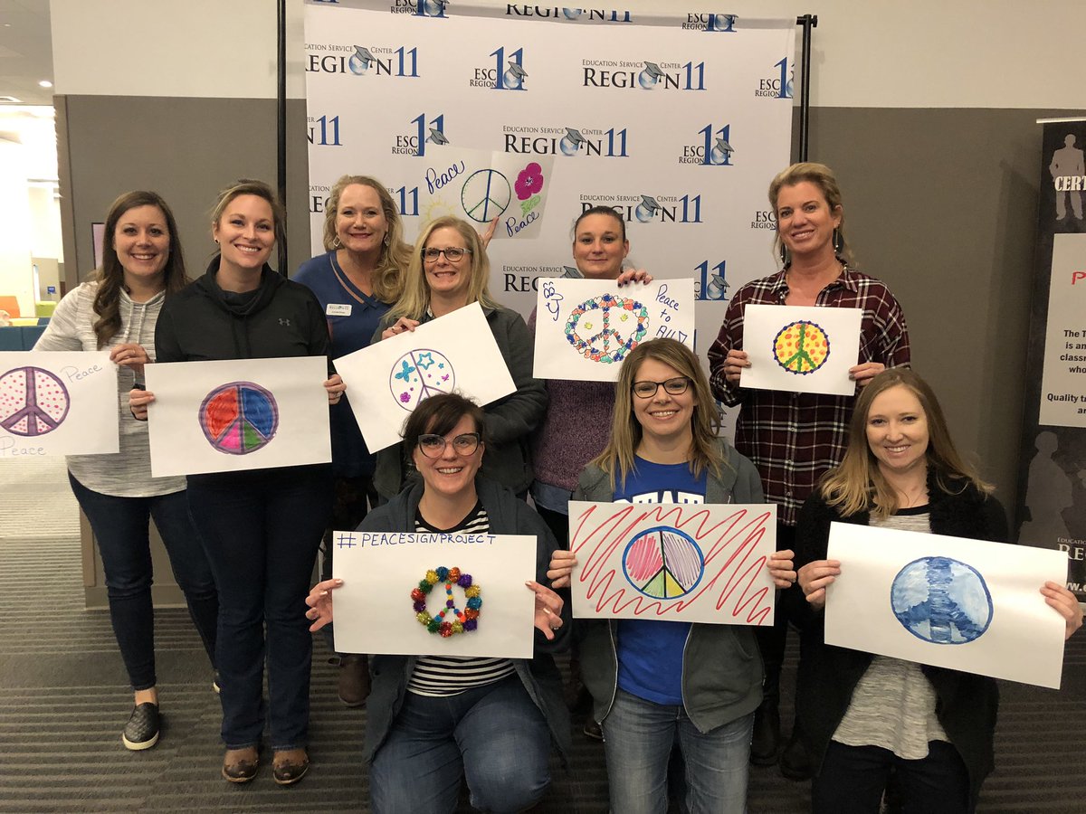 ESC11Digital's tweet image. We worked in a little creativity in the Global &amp;amp; Collaborative Social Studies session today. #PeaceSignsProject