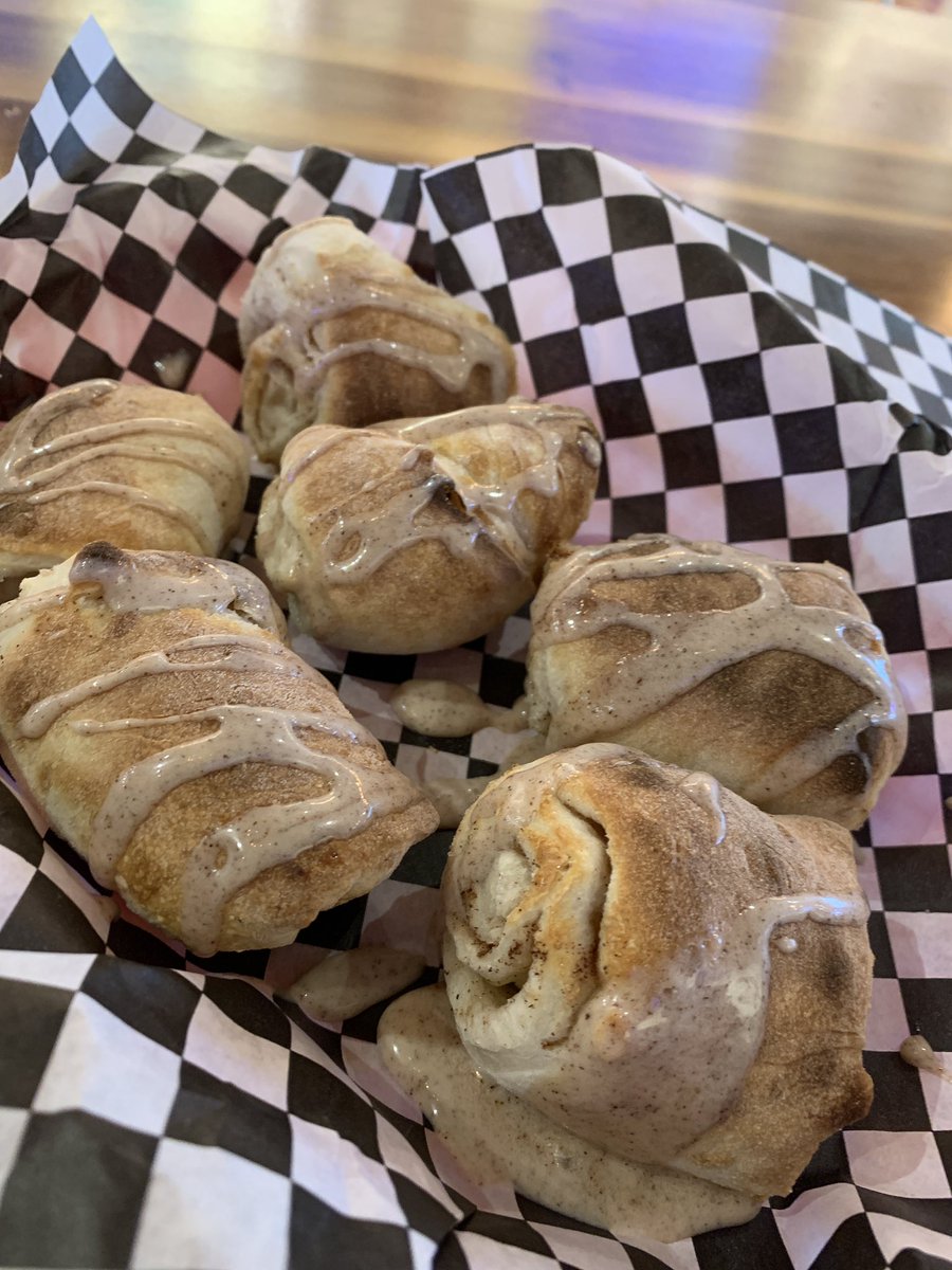 SmokinOakPizza's tweet photo. Cinnamon Rolls you say? Come try the latest edition to our menu, Cinnamon Rolls baked in our wood-fired oven! These are already getting some rave reviews! Just $3.95 all day, every day. #Iowastate #ISU #CinnamonRolls https://t.co/4h16Jbjjpu
