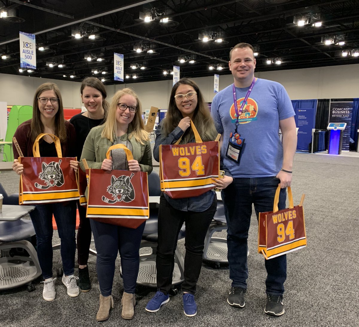 mariagalanis's tweet photo. Our VR Pictionary winners LOVE their prizes! TY @Chicago_Wolves! #ICE19 https://t.co/rRHhSOYJie