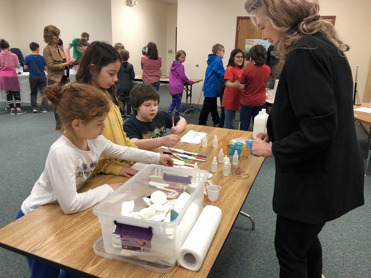MrJasonLook's tweet photo. Thank you @UNDChemistry for getting our @BFroadrunner students excited about #science @GFSchools #UNDProud https://t.co/MNPLb9UCrF