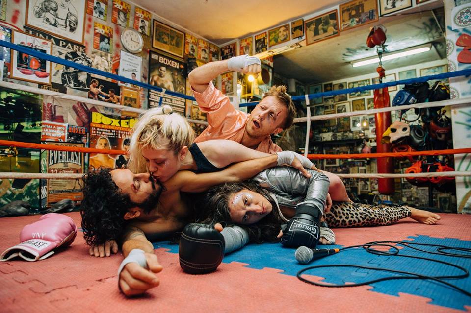 Ya suena <a href="/oktubrefm/">OktubreFM</a> y tiene su Festi Oktubre 👏❤️🔥 hoy en la calle con @losrusoshijosdeputa, @bambiesquivel, <a href="/dtokefree/">Dtoke Free</a> y más.  Desde las 18 hs. en Ravignani y Honduras entrada libre y gratuita. 
Más info en agenda <a href="/vuenoz/">Loveclip</a>