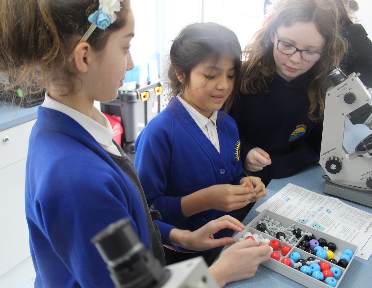 SunnyhillSW16's tweet photo. When asked 'Who wants to have a career in STEM?' hands shot up! Thank you @KingstonUni for an inspiring workshop #labinalorry #STEMtastersessions #STEM #Streatham #Lambeth #Year6 https://t.co/bAo5RJcG8A