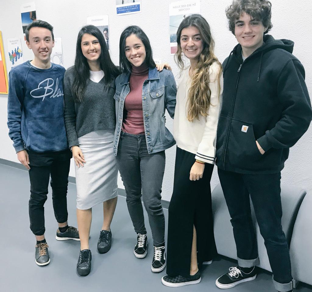 sekintschools's tweet photo. Nuestros alumnos emprendedores de @SEKCiudalcampo participan en la IV edición de #StartinnovaABC, y logran el tercer premio con su proyecto "Aprender con Ñ" ¡Enhorabuena! 💪💪#SomosSEK https://t.co/ee3V7s6Q8S