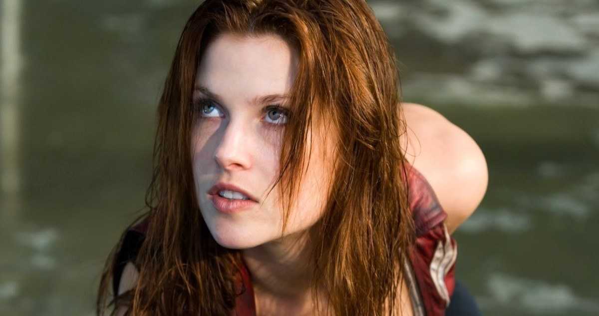 Happy 43rd birthday to FINAL DESTINATION and RESIDENT EVIL star Ali Larter ( 