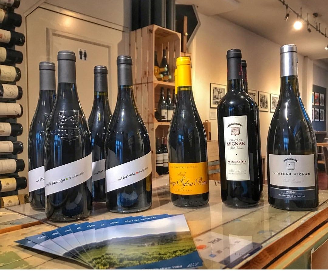 MijnWijnEU's tweet photo. Meet the winemaker!! Za. 2 mrt 15 - 16.30u is Henri Bungener, wijnmaker bij #Vacqueras in de winkel. #ontmoeten #proeven #bio #biologisch #wijnmaken #verhalen #Delft #delftcentrum #Frankrijk https://t.co/lsYiVTgIDL