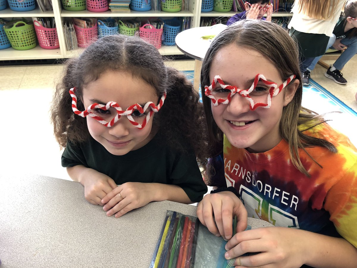 _EB_learn_teach's tweet image. Read Across America Week. #BuddyClass #PartnerPortraits @EBPublicSchools @WarnsdorferEB