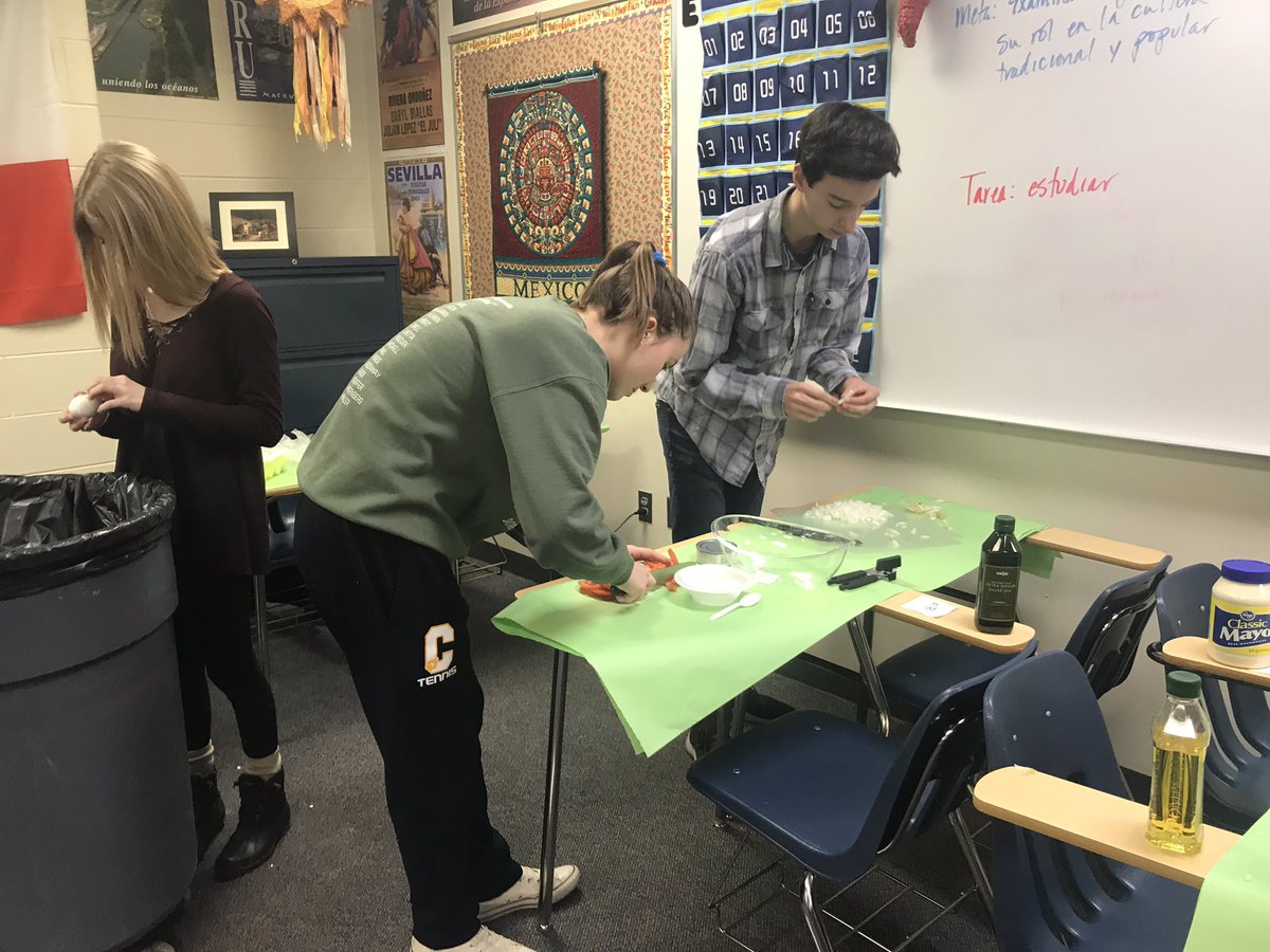 ibclarkston's tweet photo. IB Spanish 5 cooking authentic dishes!! #JoinIB @LearnAtCCS https://t.co/FPbdcPQLvZ