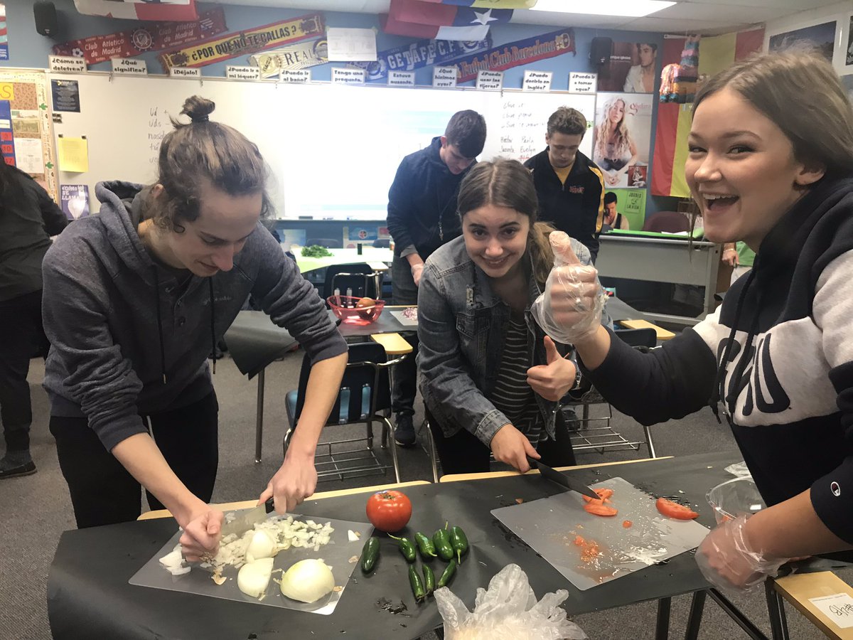 ibclarkston's tweet photo. IB Spanish 5 cooking authentic dishes!! #JoinIB @LearnAtCCS https://t.co/FPbdcPQLvZ