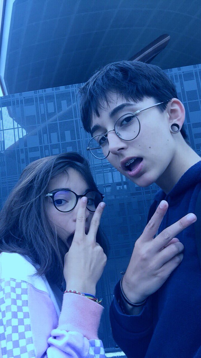 mxlamx's tweet photo. Let me present you the best part of my life #postyourbestfriends (+ ma meuf) https://t.co/u6590XtpeZ