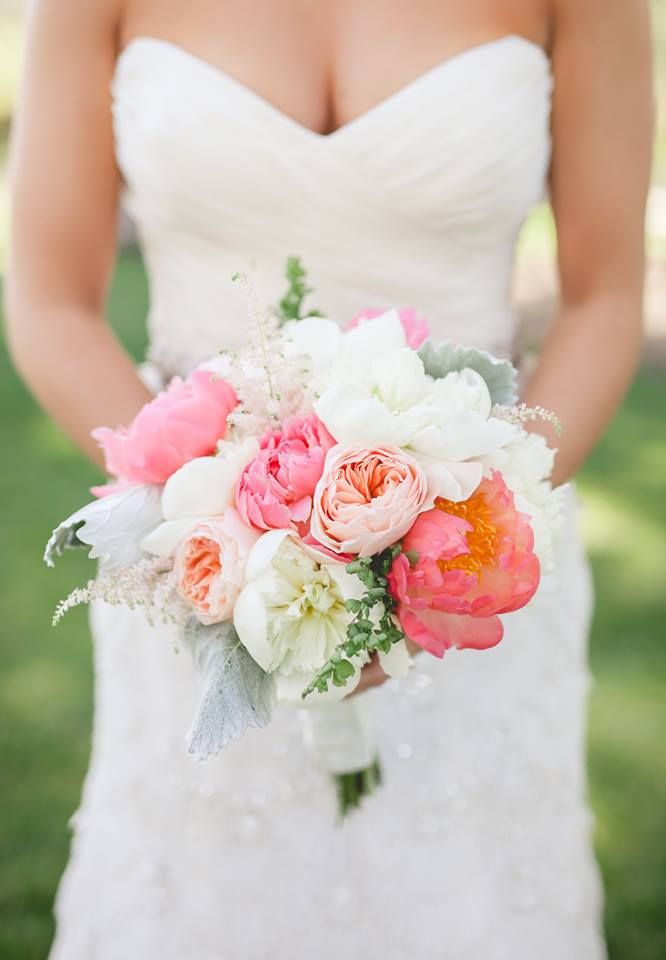 OneofaKindEvent's tweet image. Pantone's 2019 Color of the Year:  Living Coral.  Make sure you pair it with some bridge colors if putting it up against white to avoid harsh contrasts!