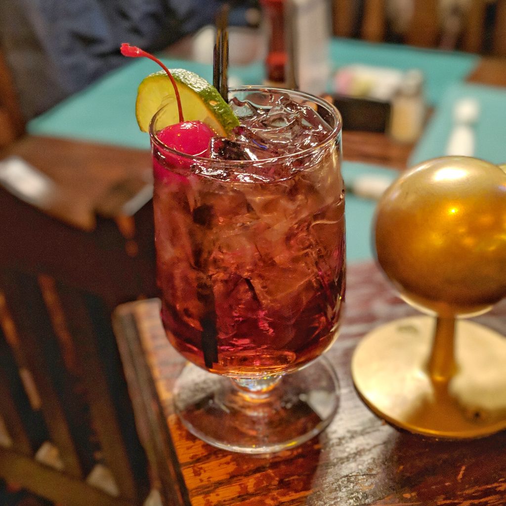 Come in for #ThirstyThursday 🍸🍹 our bartenders are waiting for you!
#Cocktail #Drink #DrinkLocal #drinking #spirits #photooftheday #happyhour #bartenders #follow #love #like #bartenderlife #bartending #yum #yummy #thirsty #cocktailsforyou #Cocktails #glass