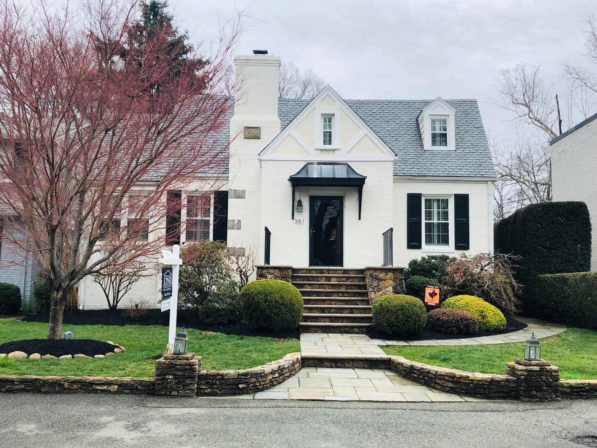 lottrealtygroup's tweet photo. Showed this beauty on #Lexington the other day πππ #StonewallCourt has always been one of my favorite spots in #RVA
#Richmond #RichmondRealtor #RichmondHomes #RashkindSaunders #RSCoHomes #LottRealtyGroup https://t.co/Y7zrqdzfCn
