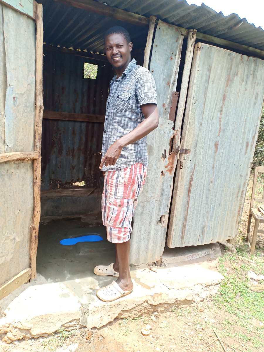 Abong_Linda's tweet photo. Day three of Artisan Training at Usenge Dispensary. The before and after photos, shows improved sanitation at household. #Satopan is easy to clean, flies free, smell Free and saves water! 
@KiwashProject 
@SNV_WASH 
@okwiri_roselyn https://t.co/RW0sWLYVw1