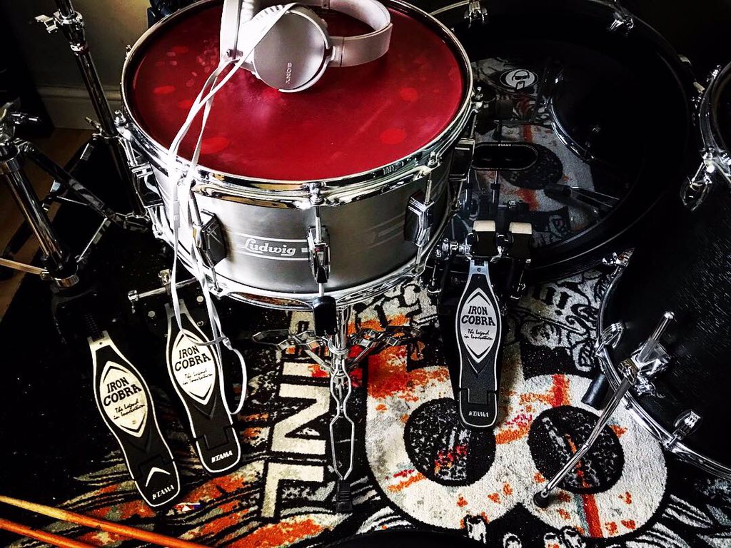 Putting my new <a href="/tamauk/">Tama UK</a> #ironcobra double pedal through the works today, sorry neighbours! 

And admiring my new <a href="/EvansDrumheads/">EVANS Drumheads</a> frosted red hydraulic snare head!  #drums #tama #legday #tamafamily #Practice #evans #drumporn #snare