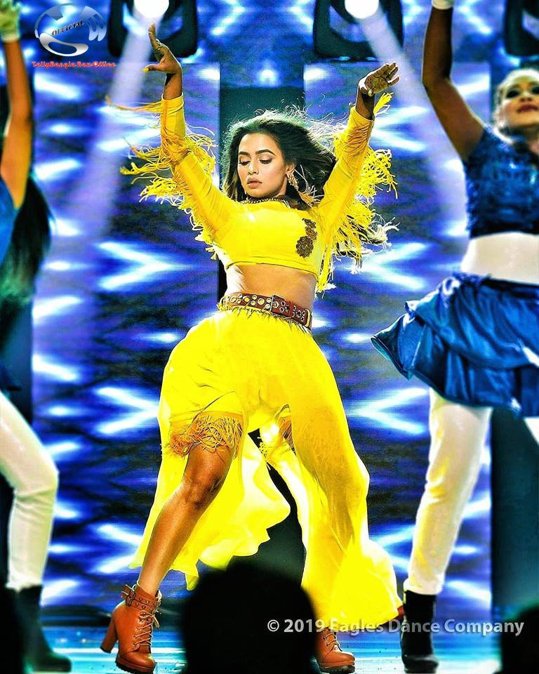 TollyBanglaBox1's tweet photo. #DancingMoves... Super Hot , Sexy , Ind-Bd Popular Bangladeshi Actress @NusraatFaria 😍😍 https://t.co/F0cgR0WbT1