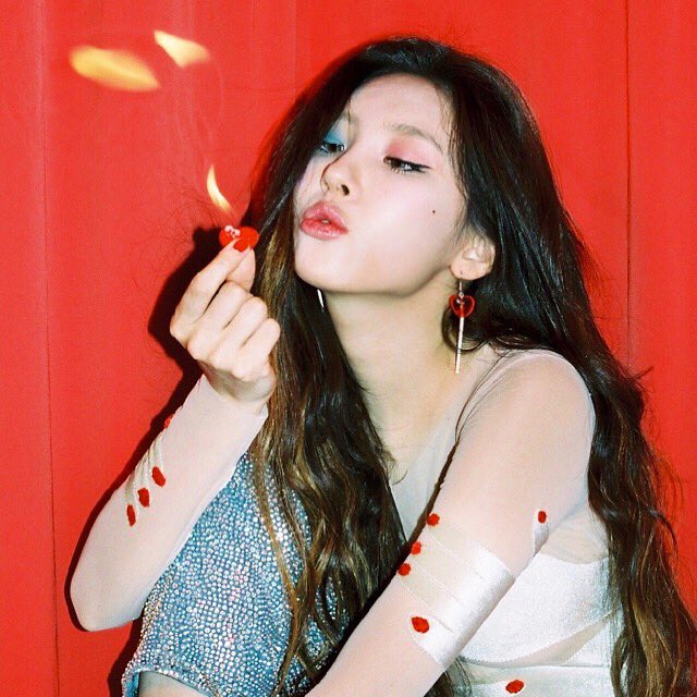 kpop_slime's tweet photo. SUNMI❌❌❌❌❌❌❌❌ https://t.co/VP9obhwFtH https://t.co/luNrE2KCsD