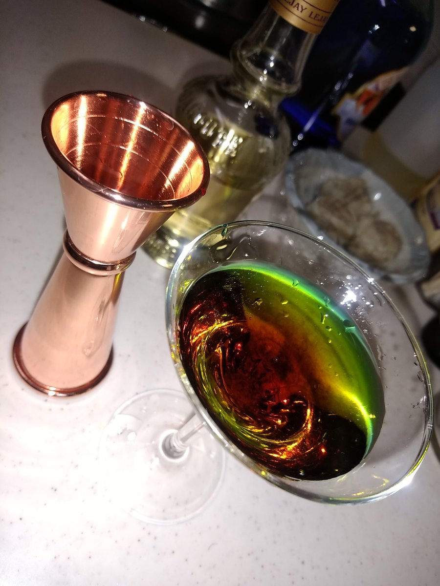 来栖野小夏 ロコ お誕生日おめでとうございます 今回はベースのパーソナルカラーにalien Brain Hemorrhageよろしくな感じでアーティスティックな感じでどうですかね 味は保障しますよ ロコ生誕祭19