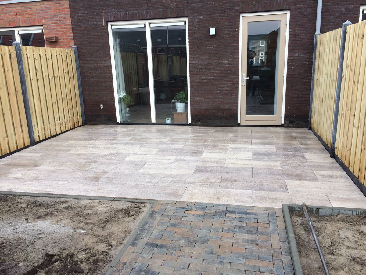 hiemstrabestrat's tweet photo. We hebben vandaag weer een mooi klus geklaard #goutum https://t.co/FXOvgCyrDq https://t.co/CBhBUrtcxO