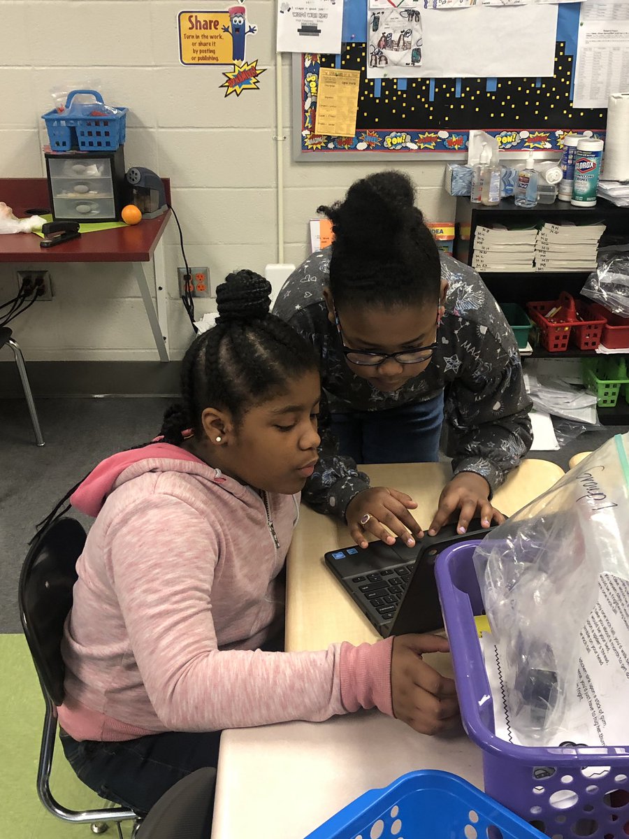 tregoes's tweet photo. Students assisting each other with research &amp; Google Slides about  famous African-Americans born in Alabama. #DLDay @JEFCOED @EISSOARSHIGH https://t.co/FBeUCD5mK8