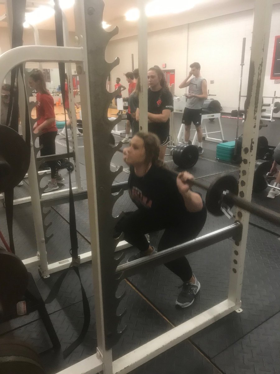 coach_c_23's tweet photo. Working on Back Squat form and technique with ⁦@BlueRidgeWBB⁩ and Blue Ridge Softball Teams 👌👌👌 https://t.co/GBbOXDERPc