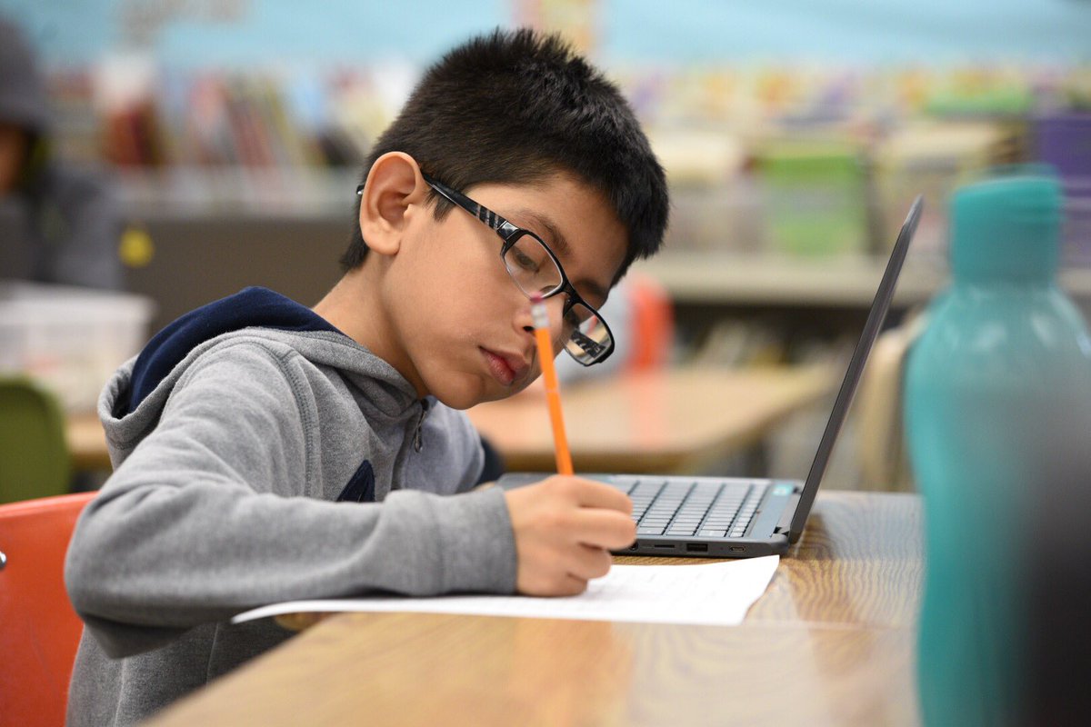 FrostSchool_4's tweet photo. We love seeing the “learning” on their faces @ccsd21frost. #21Learns https://t.co/WTwNOUa9N6