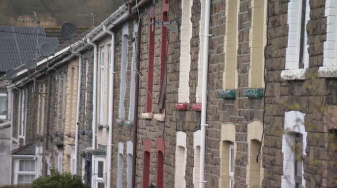 "We need to substantially increase the rate at which Wales is building Social Housing rather than easing increased private sector building"

Shadow minister for housing <a href="/LeanneWood/">Leanne Wood 💚💛</a> said Wales needs 20,000 more homes in social housing sector to meet demand.
partyof.wales/call_to_increa…
